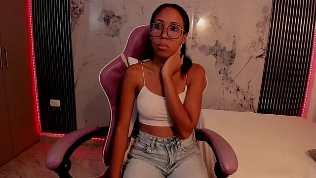 Snapshot of Mia_Duarte1 chatting on June 26, 7:18 pm Mia Duarte1 online show from June 26, 7:18 pm