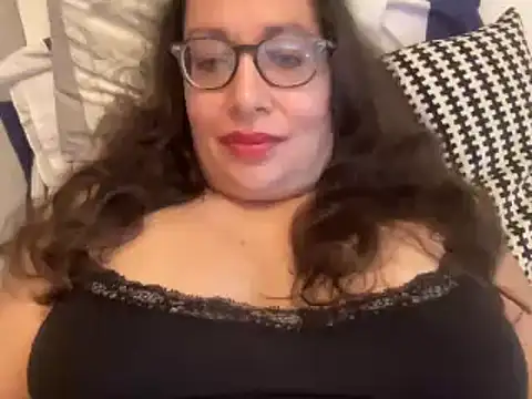 Snapshot of RosaFreya chatting on September 25, 11:03 am RosaFreya online show from September 25, 11:03 am