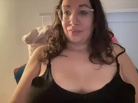 Snapshot of RosaFreya chatting on July 18, 6:39 am RosaFreya online show from July 18, 6:39 am