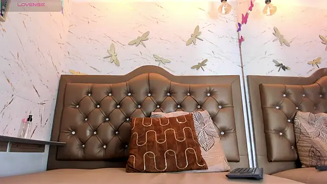 Zoe-Johnson  online show from September 12, 9:37 pm