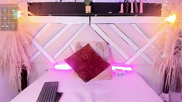 Zoe-Johnson  online show from April 17, 9:40 pm