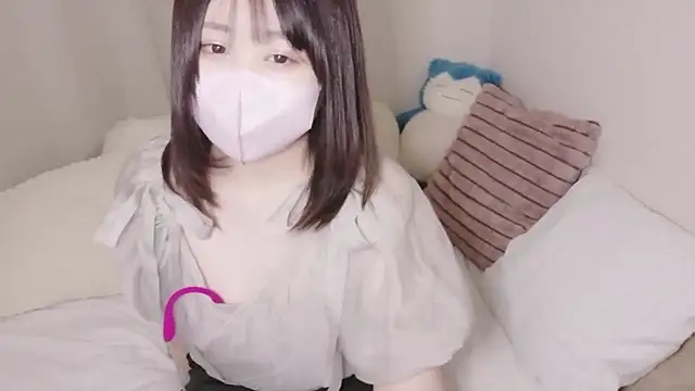 Snapshot of mi__san chatting on May 13, 10:45 am mi san online show from May 13, 10:45 am