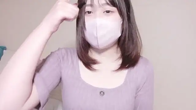 Snapshot of mi__san chatting on May 28, 10:45 am mi san online show from May 28, 10:45 am