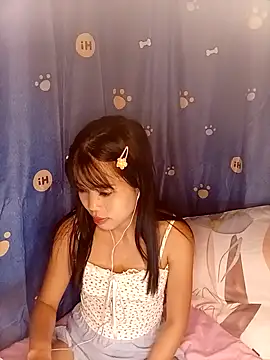 Snapshot of AnnewithanE chatting on October 30, 9:15 pm AnnewithanE online show from October 30, 9:15 pm