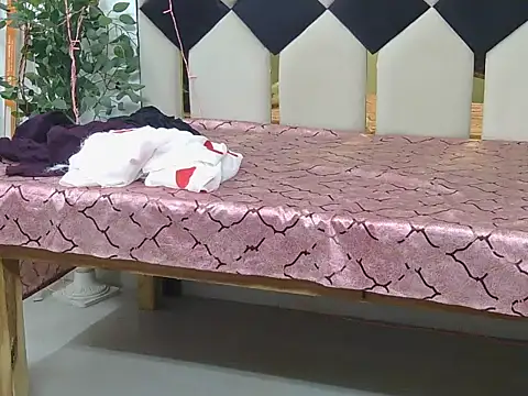 Its-ishikaa online show from November 1, 2:57 am