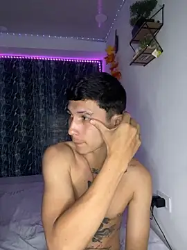 Snapshot of Alejandro_BigCock22 chatting on October 5, 8:12 am Alejandro BigCock22 online show from October 5, 8:12 am