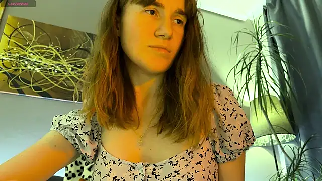 velina   online show from December 1, 4:01 pm