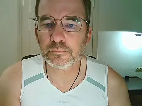 Snapshot of stallionrider88 chatting on April 18, 8:09 pm stallionrider88 online show from April 18, 8:09 pm