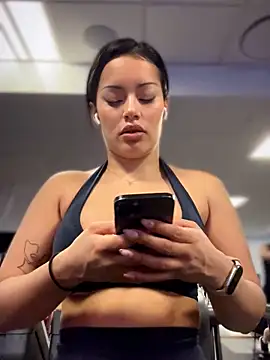 Snapshot of Risky_Workouts chatting on February 16, 9:16 am Risky Workouts online show from February 16, 9:16 am