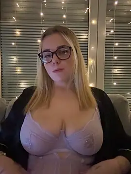 ItsLxsa online show from March 30, 10:33 pm