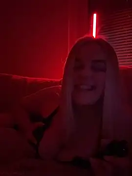 Snapshot of ItsLxsa chatting on April 19, 9:06 pm ItsLxsa online show from April 19, 9:06 pm