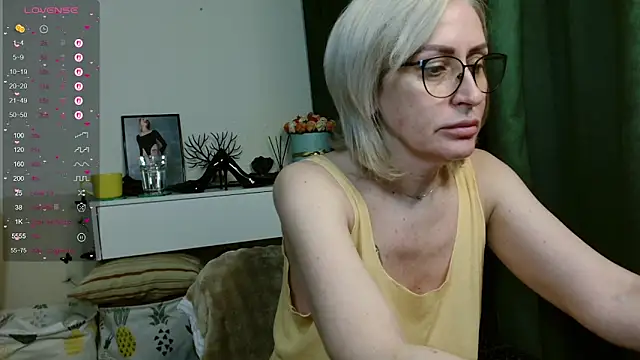 Snapshot of PamellaMurphy chatting on April 19, 11:51 pm PamellaMurphy online show from April 19, 11:51 pm