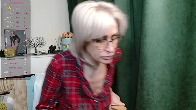 Snapshot of PamellaMurphy chatting on May 14, 11:44 pm PamellaMurphy online show from May 14, 11:44 pm
