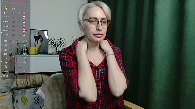 Snapshot of PamellaMurphy chatting on May 17, 11:56 pm PamellaMurphy online show from May 17, 11:56 pm