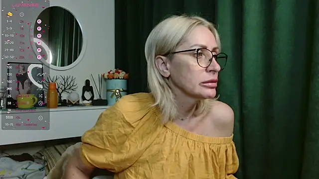 Snapshot of PamellaMurphy chatting on June 6, 11:53 pm PamellaMurphy online show from June 6, 11:53 pm