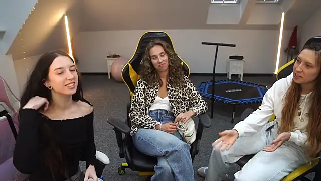  Lili 054 online show from September 19, 11:11 am