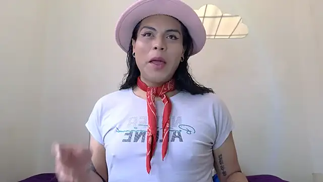 Snapshot of Ariana_rodriguez_0 chatting on October 9, 3:10 pm Ariana rodriguez 0 online show from October 9, 3:10 pm