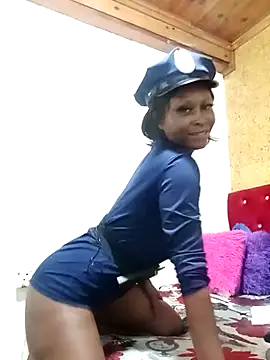Snapshot of SexyBootie chatting on April 1, 7:22 pm SexyBootie online show from April 1, 7:22 pm