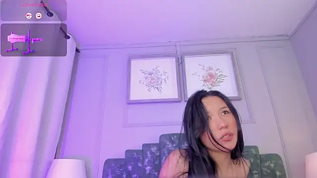 Snapshot of lux_bitchx chatting on April 25, 4:04 am lux bitchx online show from April 25, 4:04 am