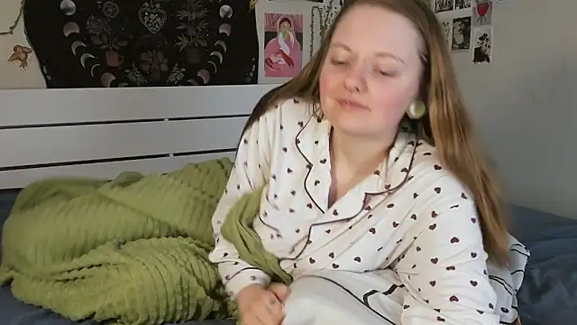 Snapshot of WonderConnie1 chatting on September 15, 4:45 am WonderConnie1 online show from September 15, 4:45 am