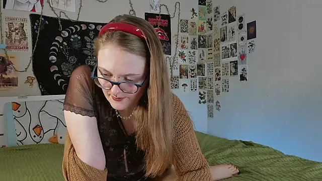 Snapshot of WonderConnie1 chatting on September 29, 6:02 pm WonderConnie1 online show from September 29, 6:02 pm