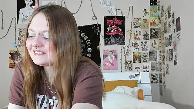 Snapshot of WonderConnie1 chatting on October 22, 10:15 am WonderConnie1 online show from October 22, 10:15 am