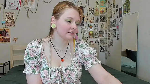 Snapshot of WonderConnie1 chatting on June 30, 9:32 am WonderConnie1 online show from June 30, 9:32 am