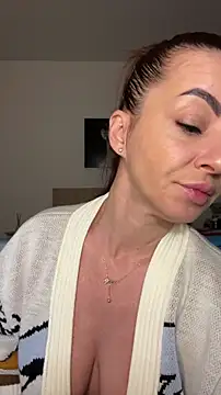 Snapshot of Roxanne_Skye chatting on October 14, 5:58 pm Roxanne Skye online show from October 14, 5:58 pm