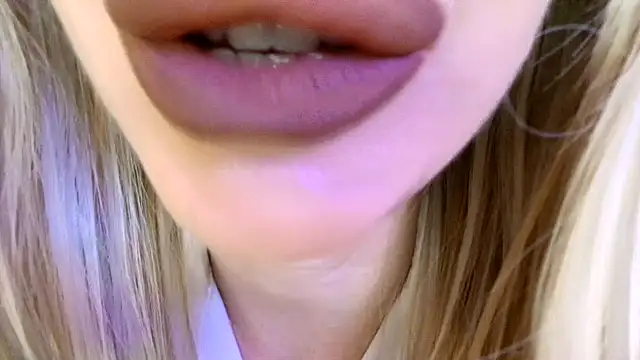 Snapshot of Politeeliza chatting on June 7, 8:45 pm Politeeliza online show from June 7, 8:45 pm