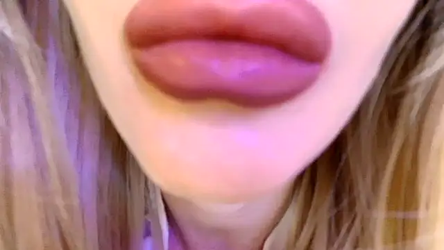 Snapshot of Politeeliza chatting on June 8, 7:58 pm Politeeliza online show from June 8, 7:58 pm