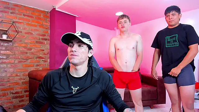 Snapshot of Handsomeboyss19 chatting on November 5, 2:22 am Handsomeboyss19 online show from November 5, 2:22 am