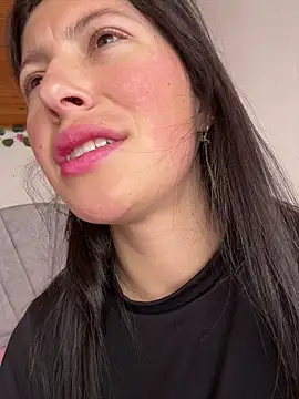 Mia salinass online show from December 4, 5:21 pm