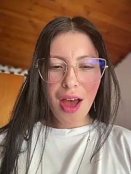 Mia salinass online show from March 23, 8:02 pm