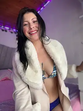 Mia salinass online show from April 4, 7:22 pm
