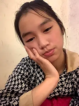 Snapshot of -Lie-06 chatting on October 3, 1:19 pm -Lie-06 online show from October 3, 1:19 pm