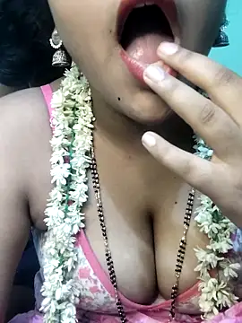 Snapshot of Shneeha_le chatting on September 9, 4:50 pm Shneeha le online show from September 9, 4:50 pm