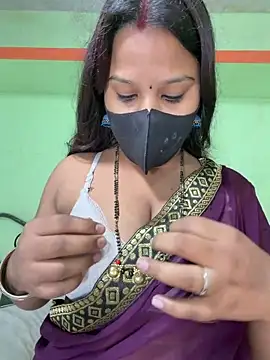 Snapshot of Shneeha_le chatting on March 10, 8:19 am Shneeha le online show from March 10, 8:19 am