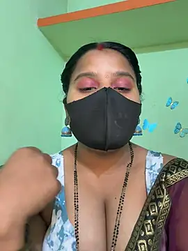 Snapshot of Shneeha_le chatting on April 19, 4:50 pm Shneeha le online show from April 19, 4:50 pm