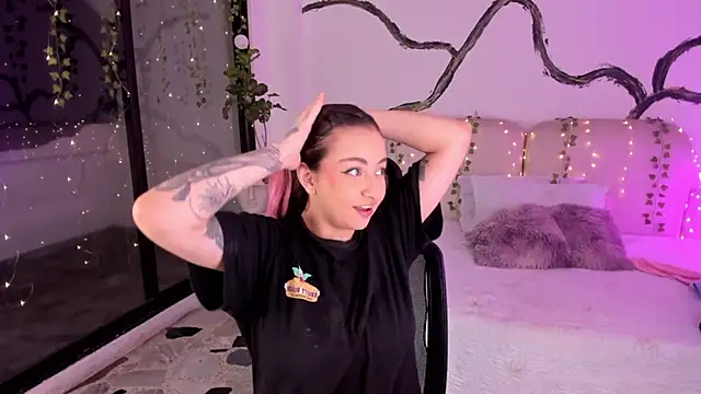 SarahCastro1  online show from November 13, 4:44 am