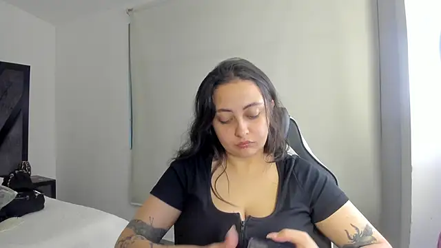 Snapshot of SarahCastro1_ chatting on June 23, 12:41 am SarahCastro1 online show from June 23, 12:41 am