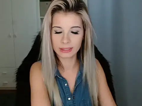 KristineGlow online show from November 18, 7:18 pm