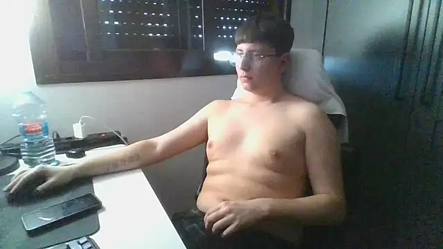 Snapshot of aaress22cm chatting on March 19, 3:49 pm aaress22cm online show from March 19, 3:49 pm