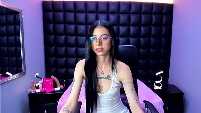 Snapshot of Dulce_Miaa_ chatting on July 6, 6:21 pm Dulce Miaa online show from July 6, 6:21 pm