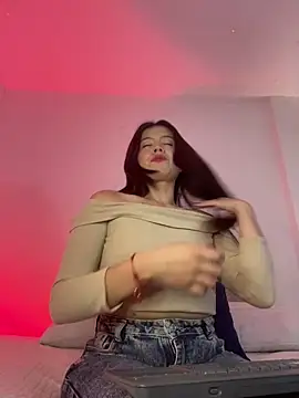 Snapshot of BrunnetAri_ chatting on May 28, 3:31 pm BrunnetAri online show from May 28, 3:31 pm