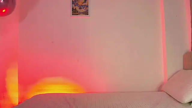 Snapshot of BrunnetAri_ chatting on August 1, 10:30 pm BrunnetAri online show from August 1, 10:30 pm