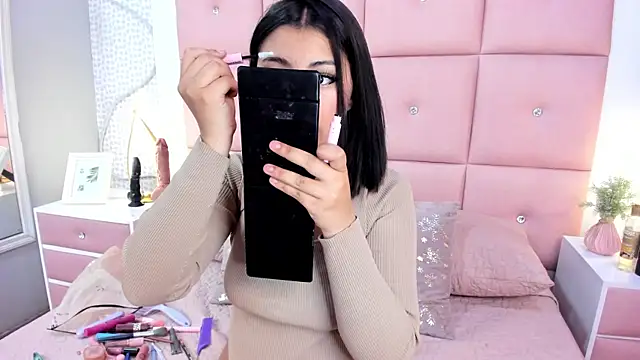 DaisySnugs1 online show from December 18, 12:22 pm