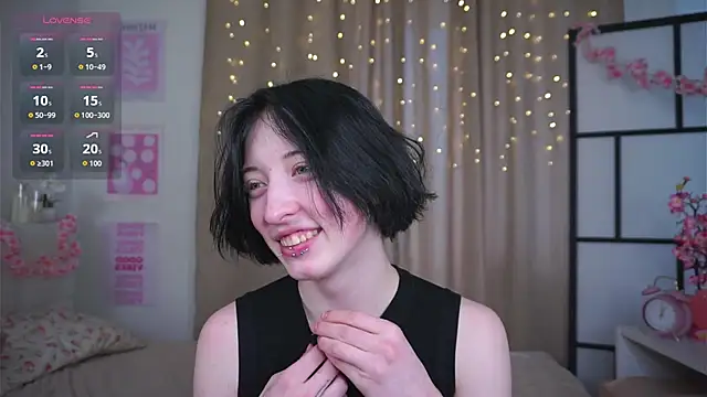 JuanaFriesz online show from April 5, 9:06 am