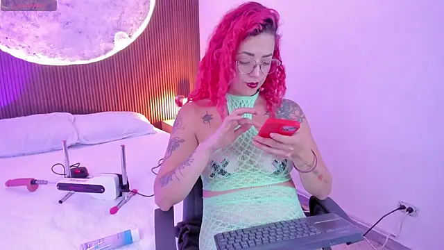 Snapshot of RoxanneStorm_ chatting on July 5, 4:52 am RoxanneStorm online show from July 5, 4:52 am