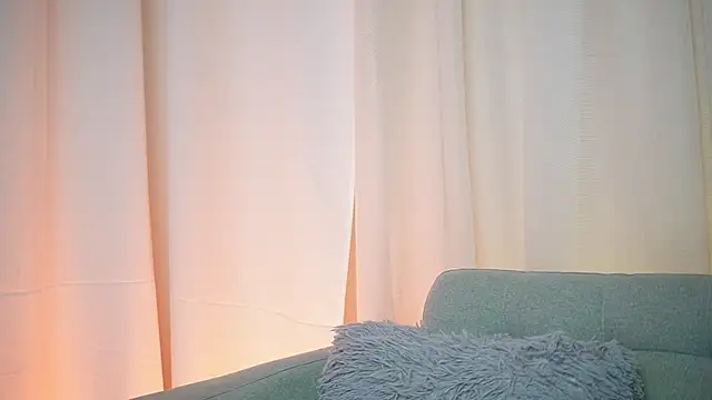 KendalDubai online show from November 11, 8:42 pm