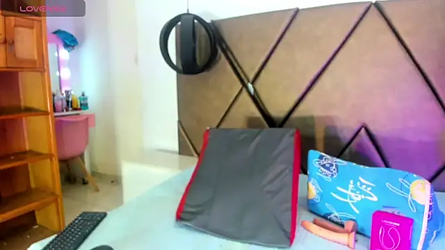 PenelopeGuzman   online show from April 16, 9:50 pm